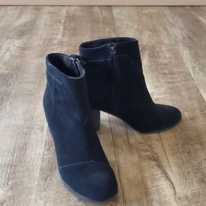 Tom's lunata suede booties with zip up side